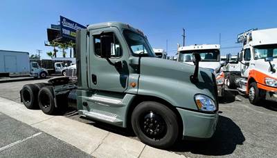 Freightliner Cascadia 125 Day Cab Truck - Detroit 450HP, 12 Speed Dt12 Amt