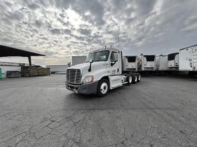 Freightliner Cascadia 125 Evolution Day Cab Truck - Detroit 400HP, 12 Speed Dt12 Automatic