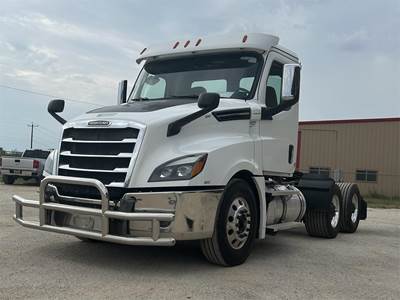 Freightliner Cascadia 126 Day Cab Truck - Detroit 450HP, 12 Speed Dt12 Automatic
