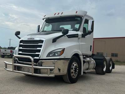 Freightliner Cascadia 126 Day Cab Truck - Detroit 450HP, 12 Speed Dt12 Automatic