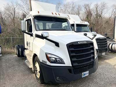 Freightliner Cascadia 126 Tri Axle Day Cab Truck - Detroit 470HP, 12 Speed Dt12 Amt