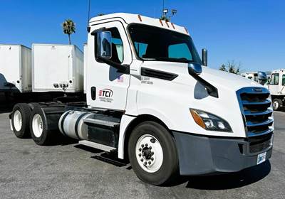 Freightliner Cascadia 126 Day Cab Truck - Detroit 450HP, 10 Speed Manual