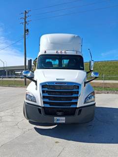Freightliner Cascadia 126 Day Cab Truck - Detroit, Automatic