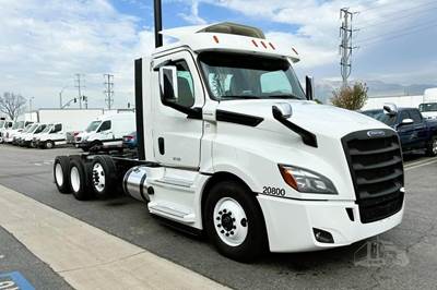 Freightliner Cascadia 126 Tri Axle Day Cab Truck - Detroit 470HP, 12 Speed Dt12 Automatic
