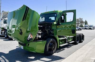 Freightliner Cascadia 126 Day Cab Truck - Detroit 450HP, 10 Speed Manual