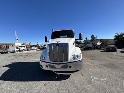 Peterbilt 579 Day Cab Truck - Paccar 455HP, 12 Speed Automatic