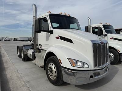 Peterbilt 579 Day Cab Truck - 455HP, 12 Speed Automatic