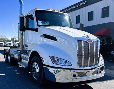 Peterbilt 579 Day Cab Truck - Paccar 455HP, 12 Speed Automatic