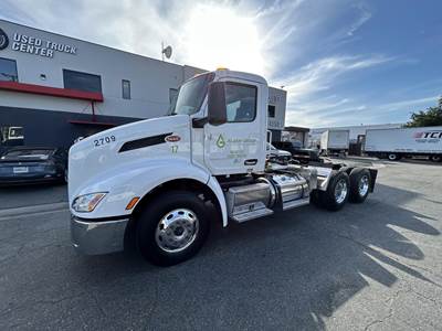 Peterbilt 579 Day Cab Truck - Paccar 425HP, Automatic