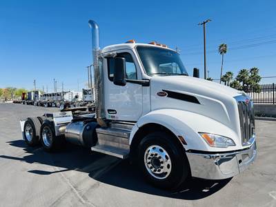 Peterbilt 579 Day Cab Truck - Paccar 455HP, 12 Speed Ultrashift Automatic