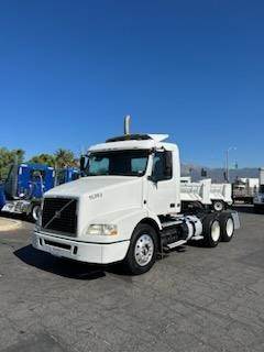 Volvo VNM64T200 Day Cab Truck - D13 375HP, Automatic