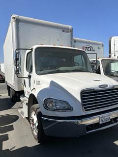Freightliner M2 106 Box Truck - Automatic, Liftgate