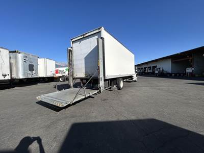 Freightliner M2 106 Box Truck - Automatic, Liftgate