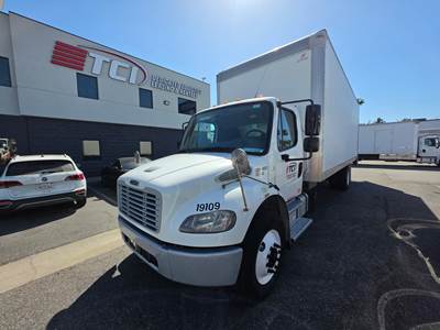 Freightliner M2 106 26 ft Box Truck - 230HP, Automatic, Liftgate