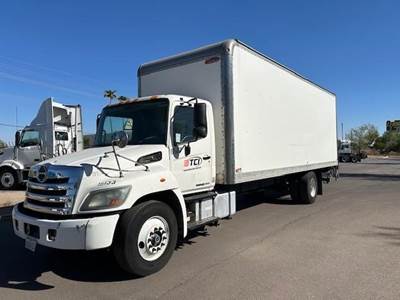 Hino 268 26 ft Box Truck - 220HP, Automatic, Roll up Door