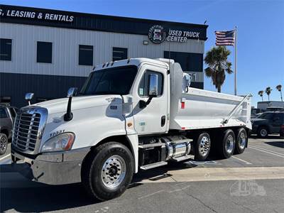 Freightliner Cascadia 125 Dump Truck - Detroit 450HP, Automatic