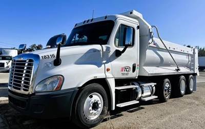Freightliner Cascadia 126 Tri Axle Dump Truck - Detroit 470HP, 10 Speed Ultrashift Manual