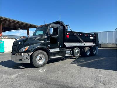 Freightliner Cascadia 126 Dump Truck - Detroit 470HP, Automatic