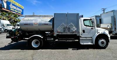 Freightliner M2 106 Fuel & Lube Truck - Detroit, 260HP, Automatic