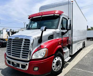 Freightliner Cascadia 113 Tandem Axle Truck - Detroit, 455HP, 12 Speed Dt12 Automatic