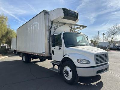 Freightliner M2 106 26 ft Refrigerated Truck - 220HP, Automatic, Carrier, Liftgate