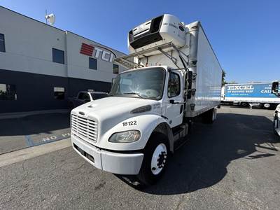 Freightliner M2 106 26 ft Refrigerated Truck - 240HP, Automatic, Carrier, Liftgate