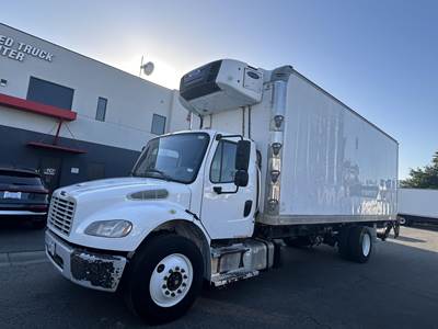 Freightliner M2 106 26 ft Refrigerated Truck - 230HP, Automatic, Carrier, Liftgate