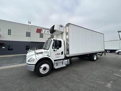 Freightliner M2 106 26 ft Refrigerated Truck - 230HP, Automatic, Carrier