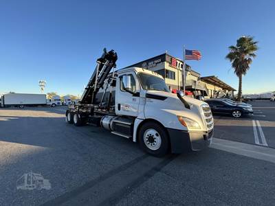 Freightliner Cascadia 125 Roll Off Truck - Detroit, 450HP, 10 Speed Ultrashift Manual