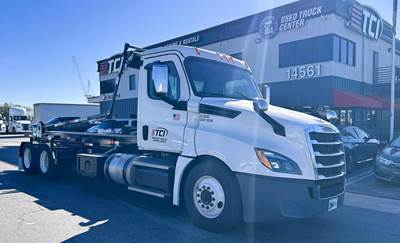 Freightliner Cascadia 126 Roll Off Truck - Detroit