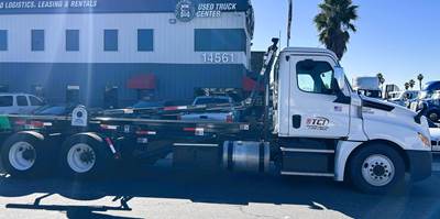 Freightliner Cascadia 126 Roll Off Truck - Detroit