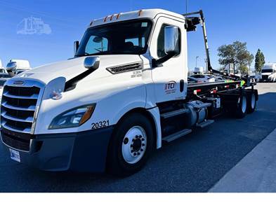 Freightliner Cascadia 126 Roll Off Truck - Detroit, 450HP, 10 Speed Ultrashift Manual