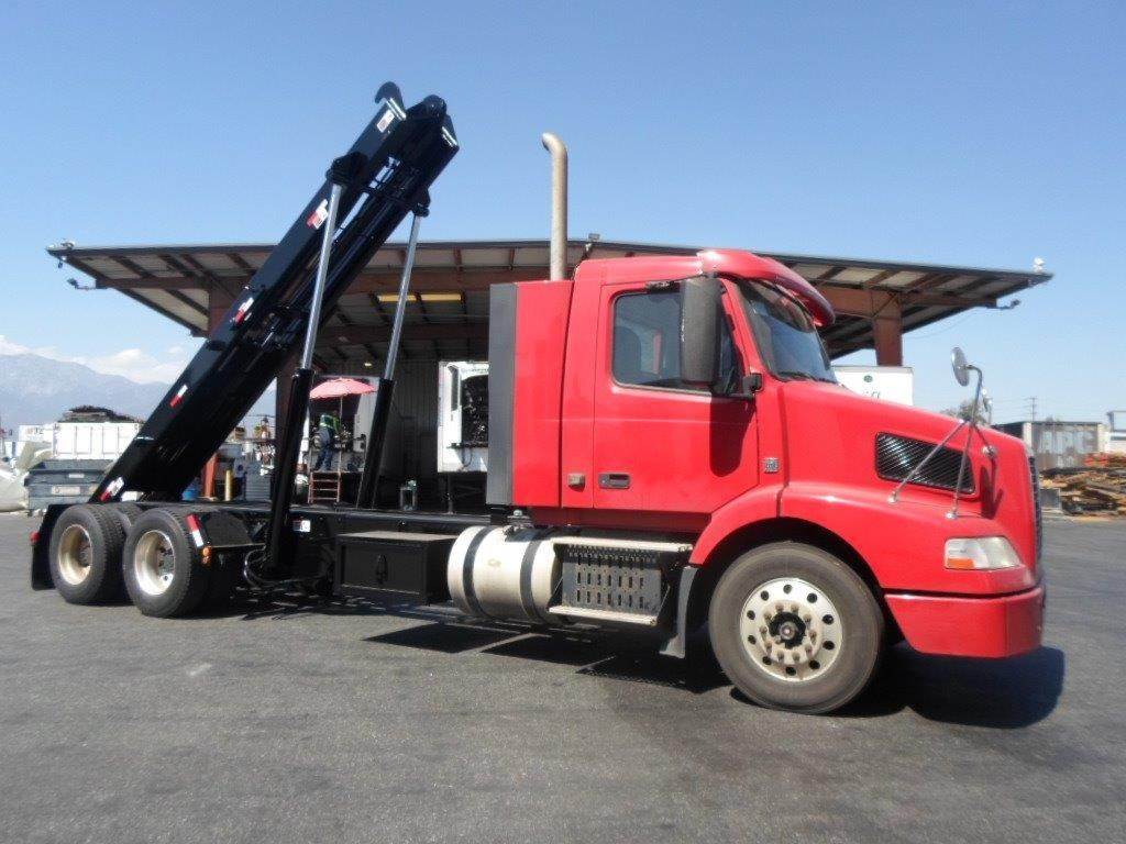 2014 Volvo VNM64T200 Roll Off Truck D13, 425HP, 10 Speed Manual For