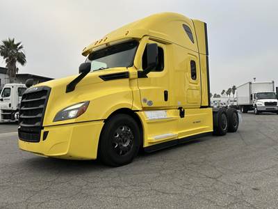 Freightliner Cascadia 126 Sleeper Semi Truck - Detroit 550HP, 13 Speed Manual