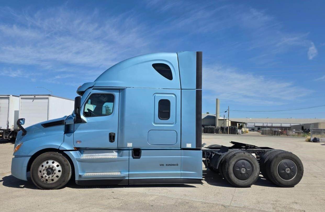 2023 Freightliner Cascadia 126 Sleeper Semi Truck - Raised Roof Sleeper ...