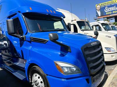 Freightliner Cascadia 126 Sleeper Semi Truck - Detroit 505HP, 13 Speed Dt12 Manual