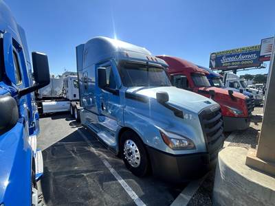 Freightliner Cascadia 126 Sleeper Semi Truck - 70" Raised Roof Sleeper, Detroit 505HP, Automatic