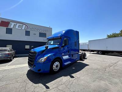 Freightliner Cascadia 126 Sleeper Semi Truck - 70" Raised Roof Sleeper, Detroit 505HP, Manual