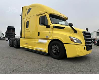 Freightliner Cascadia 126 Sleeper Semi Truck - 70" Raised Roof Sleeper, Detroit 505HP, 13 Speed Ultrashift Manual