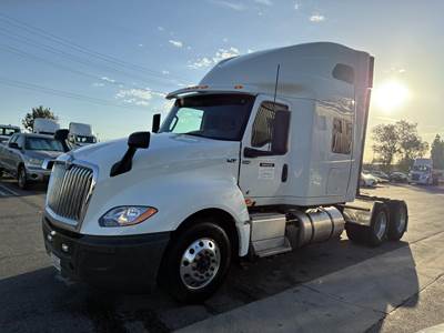 International LT Sleeper Semi Truck - Cummins, Automatic