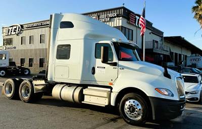 International LT Sleeper Semi Truck - Cummins 450HP