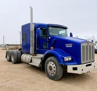 Kenworth T800 Sleeper Semi Truck - Cummins 450HP, 10 Speed Manual