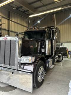 Peterbilt 389 Sleeper Semi Truck - 70" Mid Roof Sleeper, Paccar 550HP, 13 Speed Ultrashift Manual