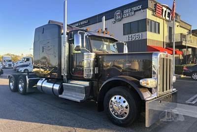 Peterbilt 389 Sleeper Semi Truck - 70" Mid Roof Sleeper, Paccar 550HP, 13 Speed Ultrashift Manual