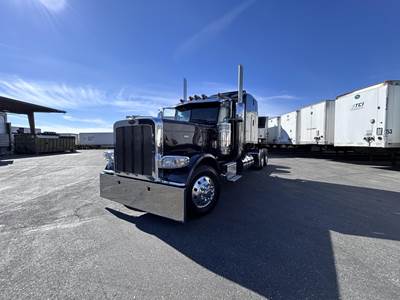 Peterbilt 389 Sleeper Semi Truck - Flat Top Sleeper, Paccar 380HP, Manual