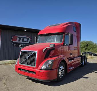 Volvo VNL62T670 Sleeper Semi Truck - Raised Roof Sleeper, Cummins 450HP, 10 Speed Endurant Manual
