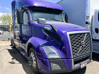 Volvo VNL64T860 Sleeper Semi Truck - D13 455HP, 12 Speed I Shift Automatic