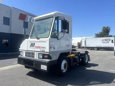 Ottawa T1 Yard Spotter Truck - Cummins, 200HP, Automatic
