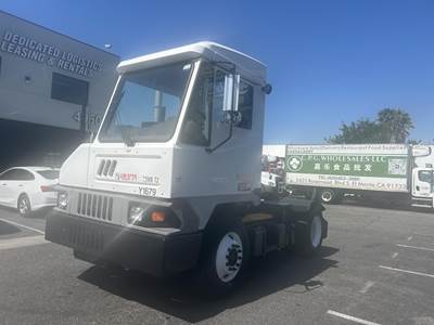 Ottawa T2 Yard Spotter Truck - Cummins, 200HP, Automatic