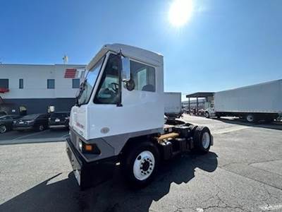 Ottawa T2 Yard Spotter Truck - Cummins, 200HP, Automatic